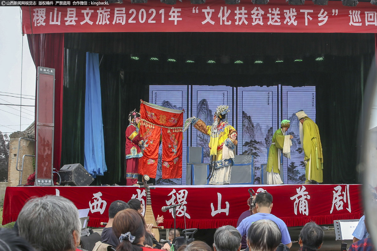      蒲州剧有不少难度较高、观赏性强的表演技巧，仅特技绝活就有三十余种，其帽翅功、髯口功、翎子功、梢子功、鞭子功、椅子功、扇子功、耍纸幡、彩功等表演特技在全国享有盛名。