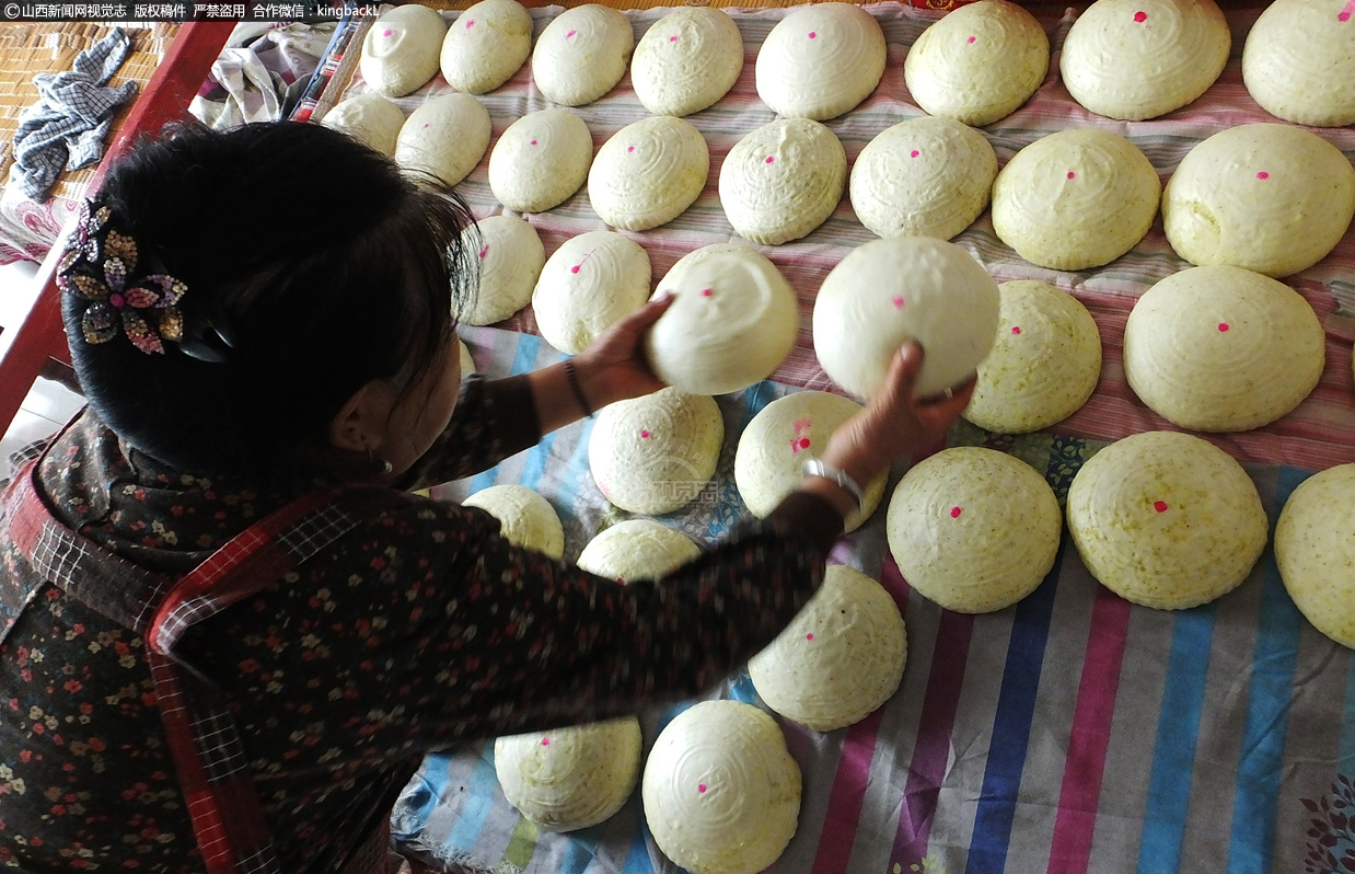      花馍不仅是主食，而且参与了人们供奉、祭祀、交往等每一项人生重要事项，可以说，伴随并见证着晋南人的一生。