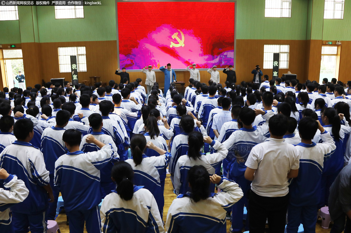      2021年9月28日，剧团带着《高君宇与石评梅》来到太原市第二实验中学演出，一出革命现代戏，让同学们认识历史了解历史。剧中高君宇带领我省的党员宣誓时，全场学生起立，跟着剧情一起举拳宣誓，每个孩子都心潮起伏，激情澎湃。