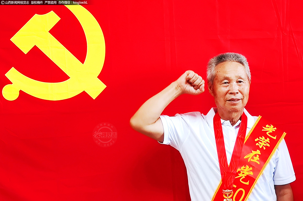      闫志珠，1947年5月出生，山西省祁县下申村北庄街人，中共党员（1970年4月入党），1968年4月入伍，先后在北京军区高炮68师、63军服役 。