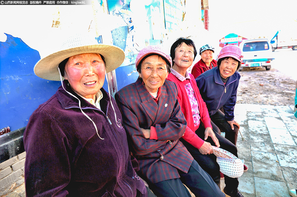      乡村振兴战略在乡村落地扎根，美丽的乡村勾勒出一幅幅山水画卷，在村民的欢声笑语点缀下，别是一番幸福的“惬意”。