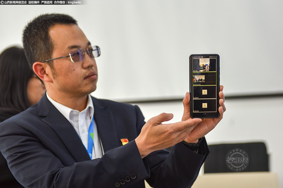      山西移动的工作人员介绍道：“只需打开手机，链接终端即可获取监控下的最新动态，足不出户就能掌握一切信息。”