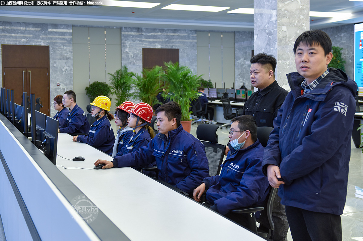      亚鑫新能科技有限公司还将依托上游合成氨为原料，建设85万吨/年全营养素复合肥联产全水溶性钙肥及绿色材料项目；根据高纯氢市场需求情况，规划建设4万吨/年二氧化碳制甲醇与20000立方米/小时高纯氢项目；联合中国日用化学研究院和中科院山西煤炭化学研究所两所国家级科研院所，共同建成山西省绿色精细化学品产业化基地项目。