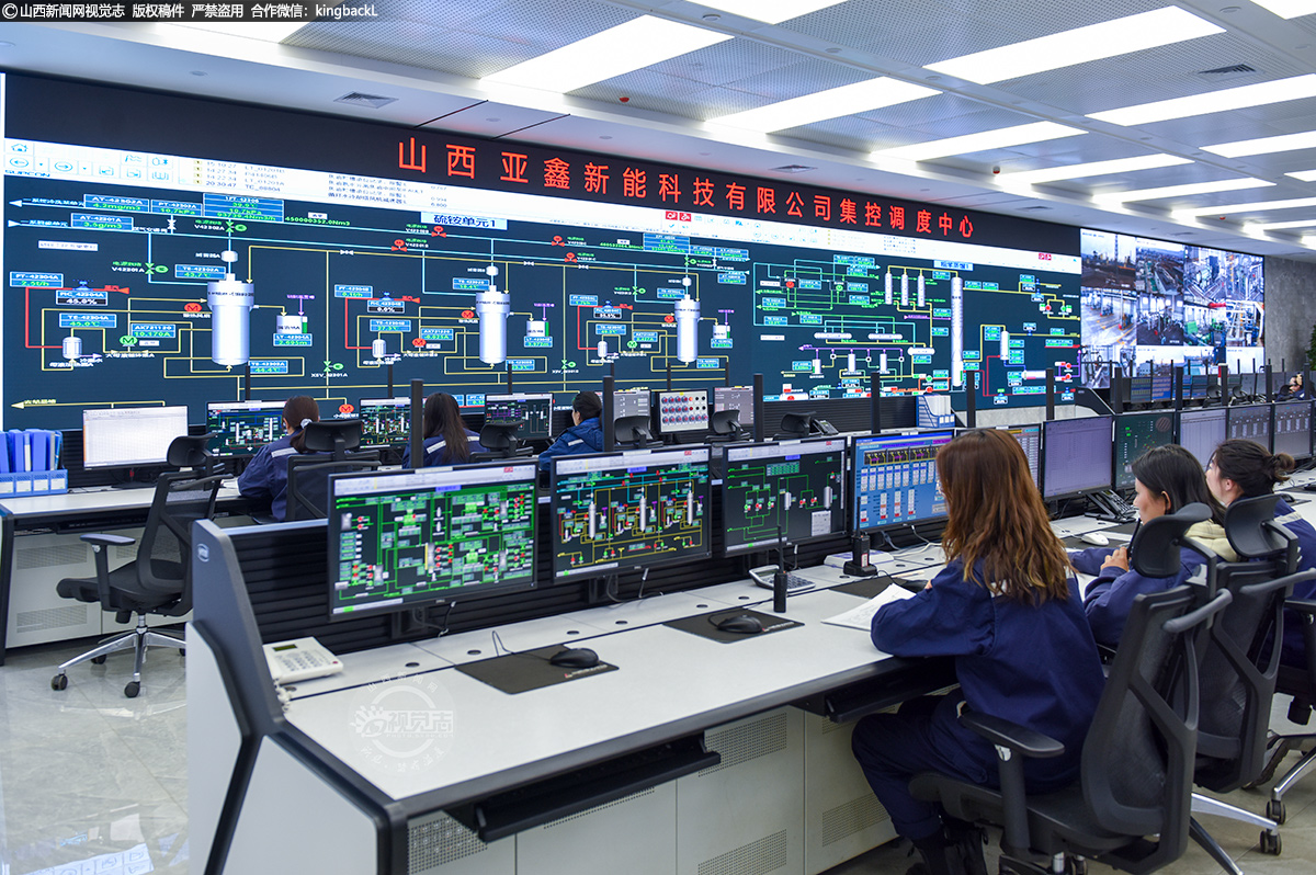      亚鑫新能科技有限公司的”双百亿”即：实现投资规模120亿以上，实现销售收入160亿元以上，同时，可解决劳动就业岗位2300余个，并辐射带动相关运输、餐饮、服务业等第三产业就业人员达5000人以上，为当地经济发展注入新活力。