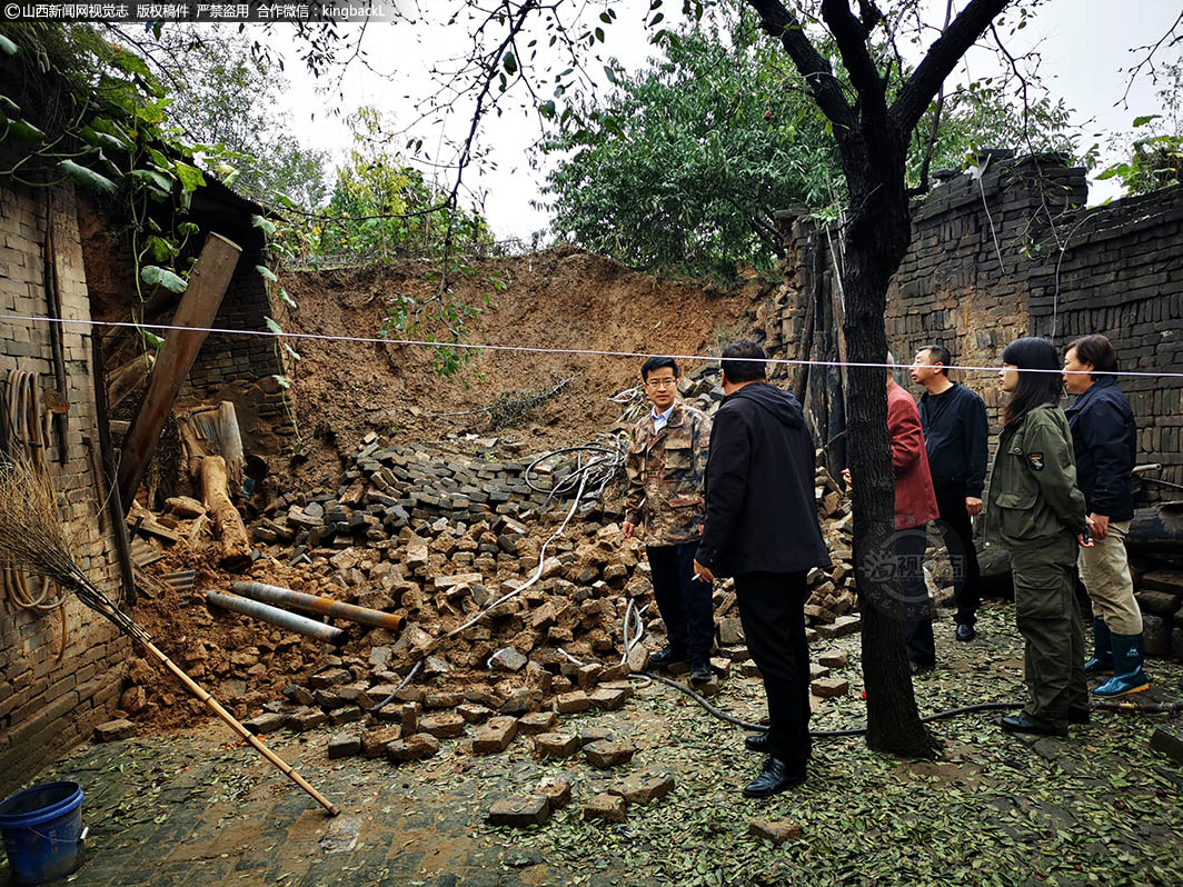      自连续降雨导致灾情发生后，夏门镇迅速对所辖16个村开展地毯式排查，累计转移安置群众294户619人（夏门中学等集中安置点共集中安置92人，投亲靠友的方式安置527人）。
