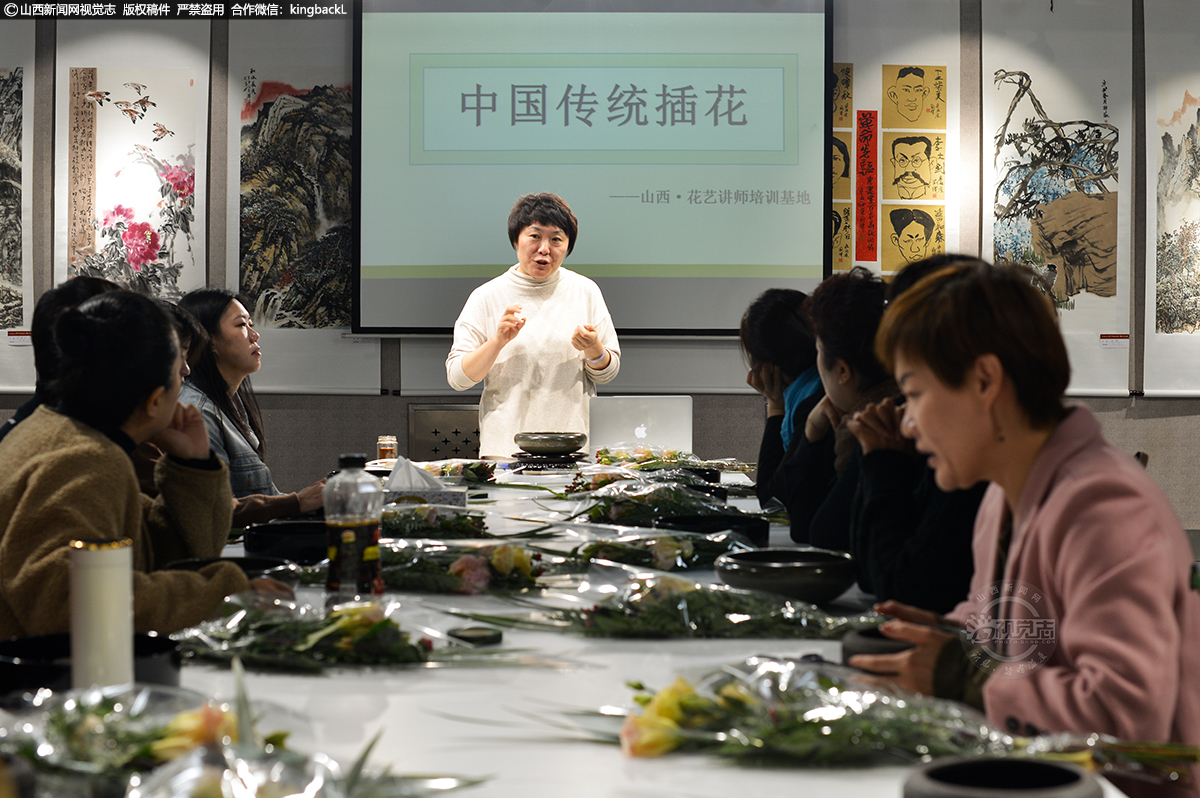      中国插花花艺协会山西讲师培讲堂，是由中国插花花艺协会领导下并授权开展花艺培训的机构，机构实体名称为太原市情深花语鲜花礼仪文化有限公司，是太原市传统插花技艺非遗项目保护单位，拥有代表性传承人及传承人团队三十余人。