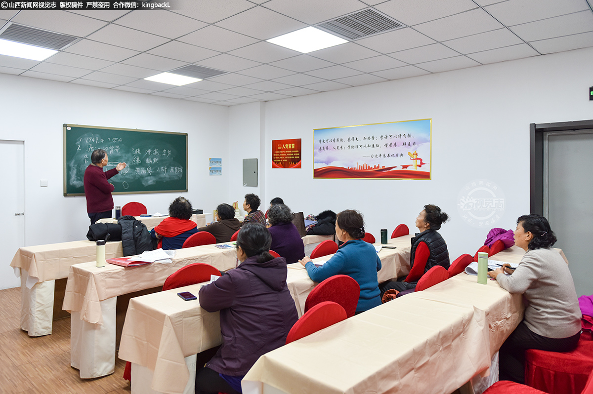      为更好的推进太原市老年教育的发展，积极推进“家门口老年大学”建设，今年9月，在三晋国际饭店南官坊社区养老服务中心成立了太原市老年大学第一所分校三晋社区分校。