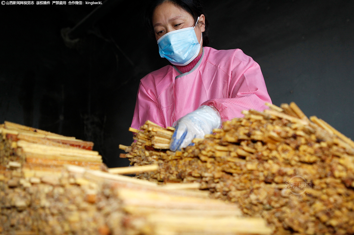      种植食用菌的主要原料是玉米芯等农业废料，襄汾县是农业大县，玉米种植面积达34.3公顷，每年所产生的玉米芯远远大于当地的食用菌种植需求，这就为食用菌种植提供了坚实的基础保障。
