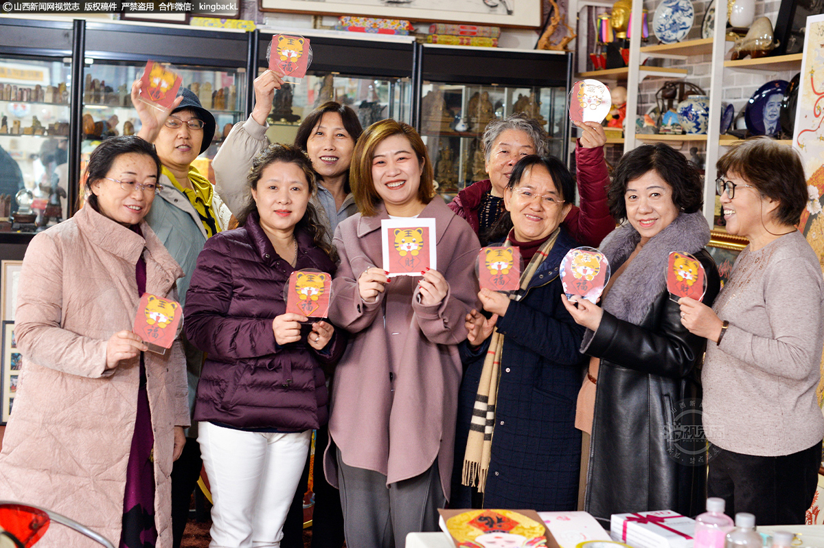      庄秋燕说：“我更希望的是把它能够传播出去，并且能够传承下去，让更多的人去了解，能够真正地学到，让我们的艺术融入到我们生活当中，让他们在我们平常的生活当中，能够感受到艺术和我们离得很近。”