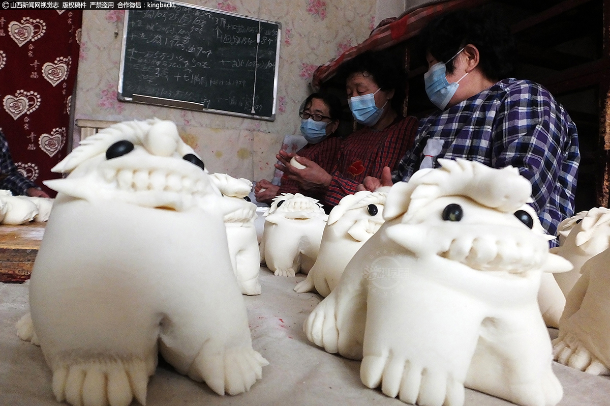      馍，在晋南人生活中不仅能果腹，还承载着礼俗传统。“顿顿不离馍”是晋南人的生活，“事事不离馍”是晋南人的礼俗。悠悠岁月里，馍是晋南人古老的食文化，也是晋南人心中的美好愿景。
