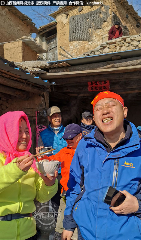      他的亲和力与风趣，给徒步人增添了不少乐趣。