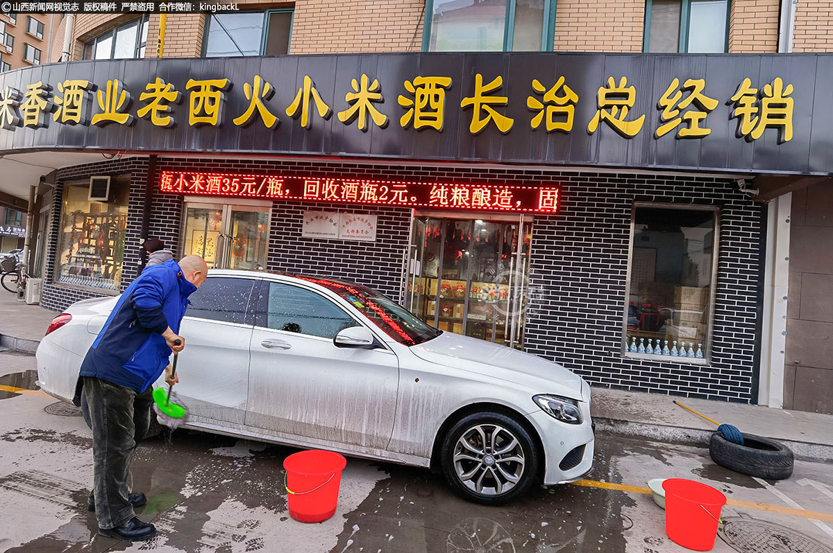      2021年他退居二线，便有更多时间和精力打点自己的小米酒店。