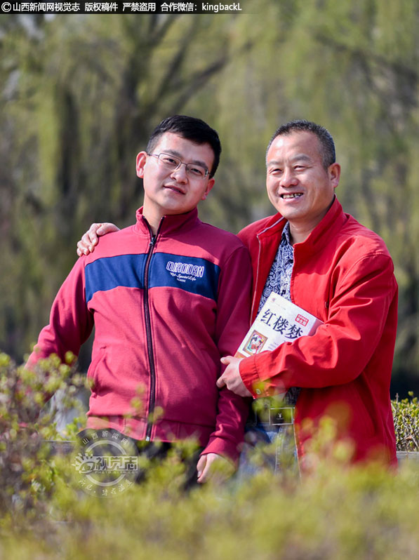      老西的孩子在他的熏陶影响下，20多岁就已出了好几本书，其中《公考记》就有27万字。现已是山西省作家协会会员。父子俩都才华横溢，吃苦好学，让人佩服不已。