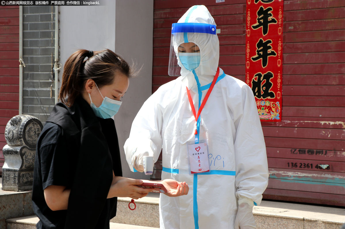      他们以一腔热血克服困难，服从安排，积极协助社区做好各项工作，筑牢阻断疫情的严密防线。