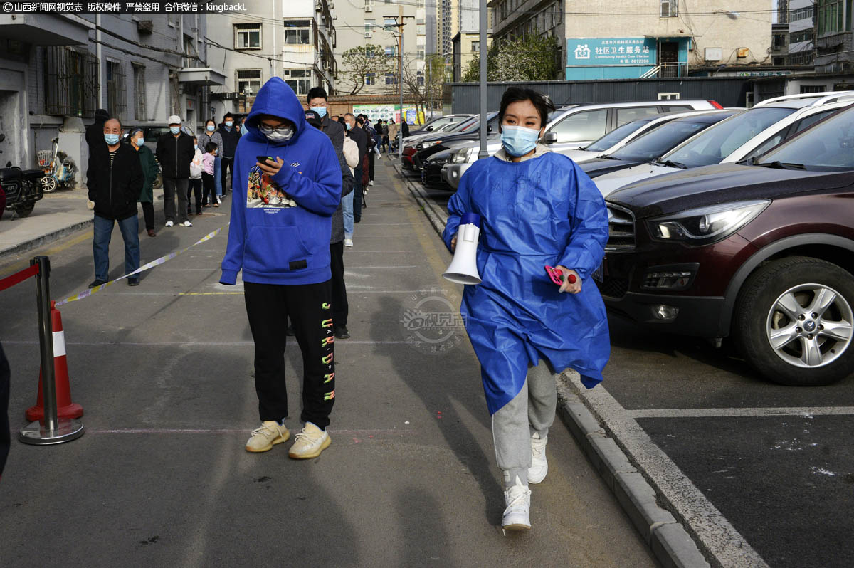      自从疫情开始后，种种管控措施下会使很多人感觉烦躁、郁闷、焦虑、不安，这种时候，各种诉求、困难甚至发泄都集中到了网格员这里。