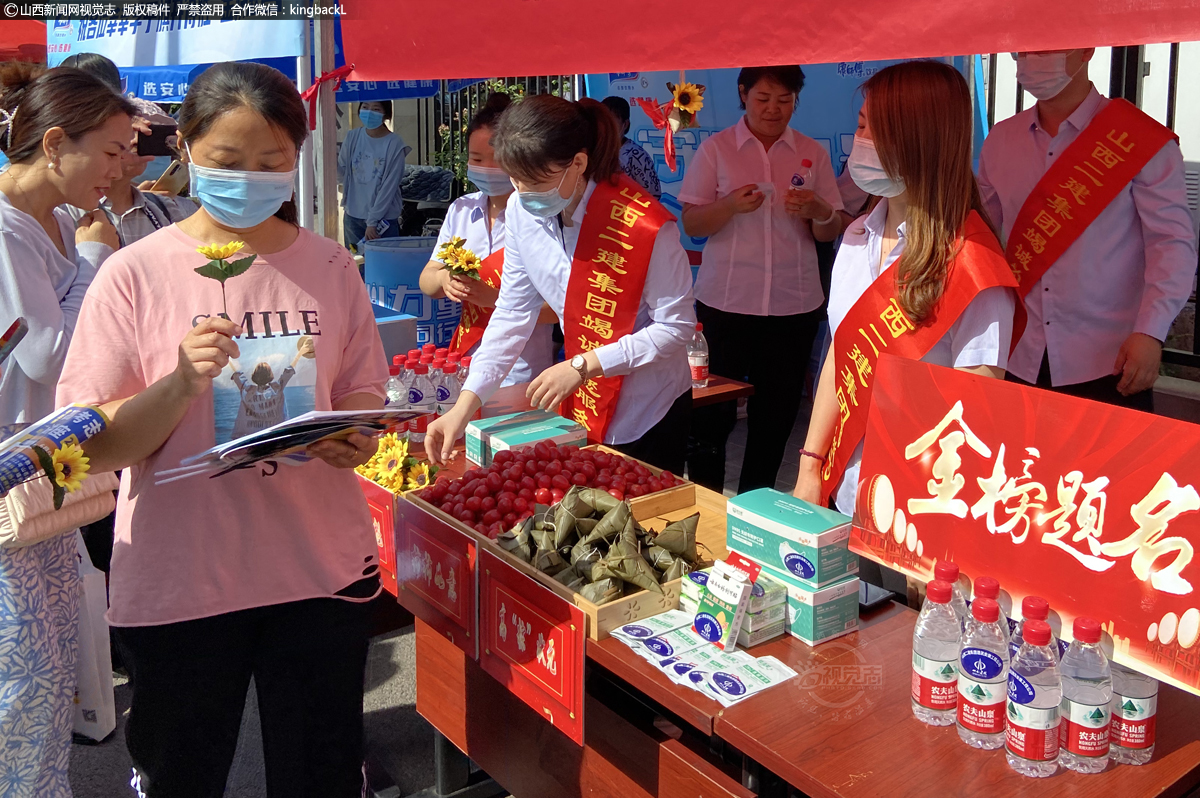      6月7日，在太原三十八中考点，相关部门助阵高考学子，表达出美好祝愿。（山西新闻网特约摄影师：付宇林）