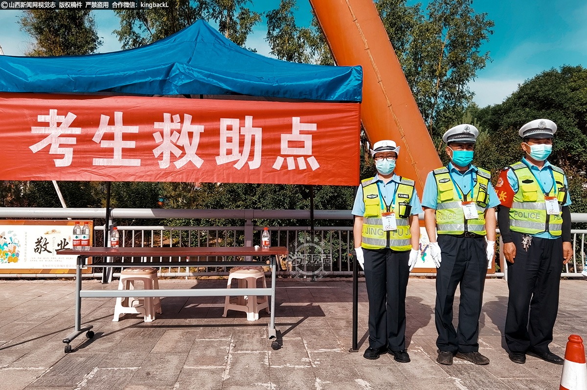      6月7日，在太原市娄烦中学考点，交警为考生保驾护航。（山西新闻网特约摄影师：段向阳）