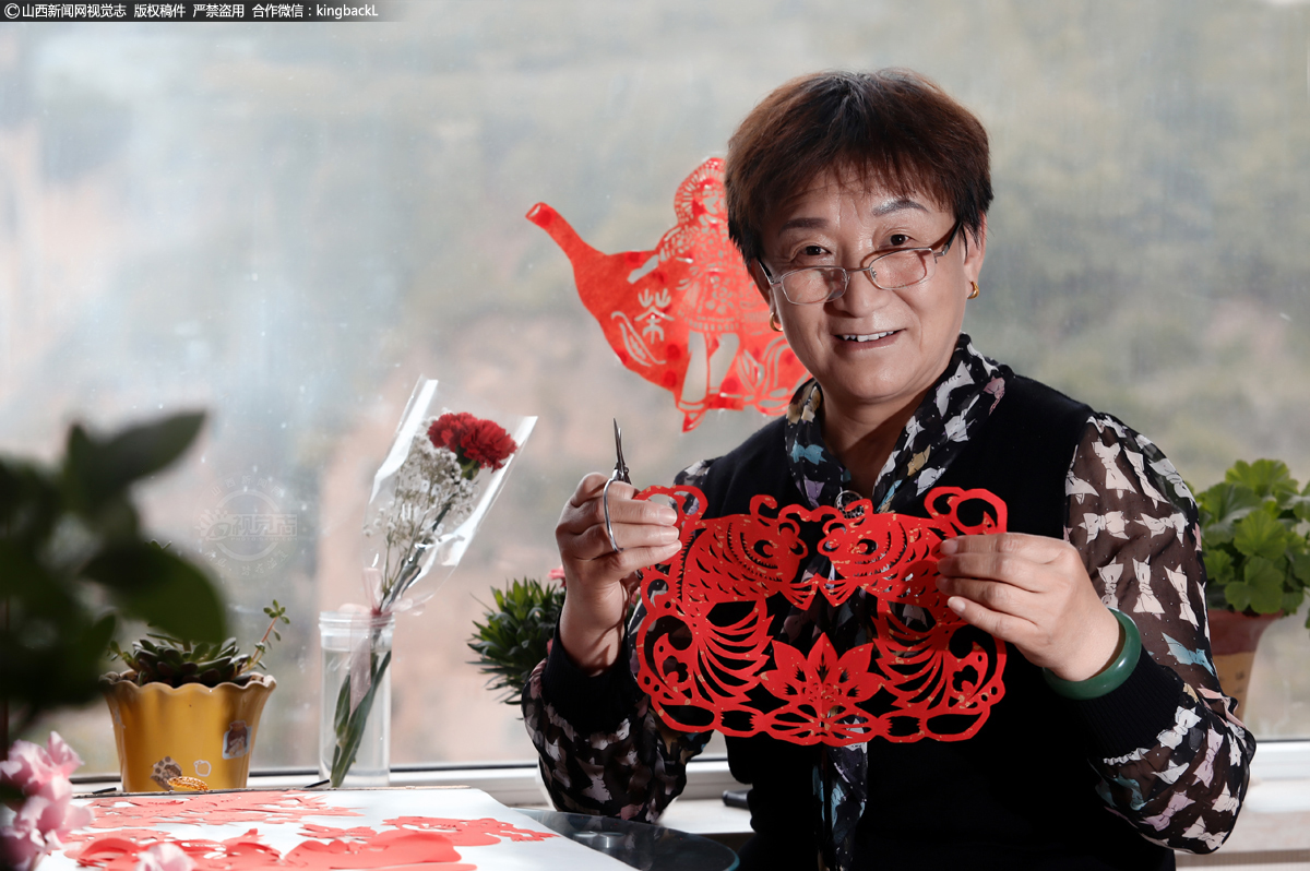      “一剪之趣夺神功，美在民间永不朽。”郭沫若曾用这样的诗句赞誉民间剪纸艺术。多年来，曹新爱从未间断过剪纸艺术创作，未来她还会通过自己手中的小剪刀创作出更多的作品 。同时也希望自己的剪纸技艺能够进学校，进课堂，让更多的人能够了解剪纸，学习剪纸，并将这份技艺传承下去。