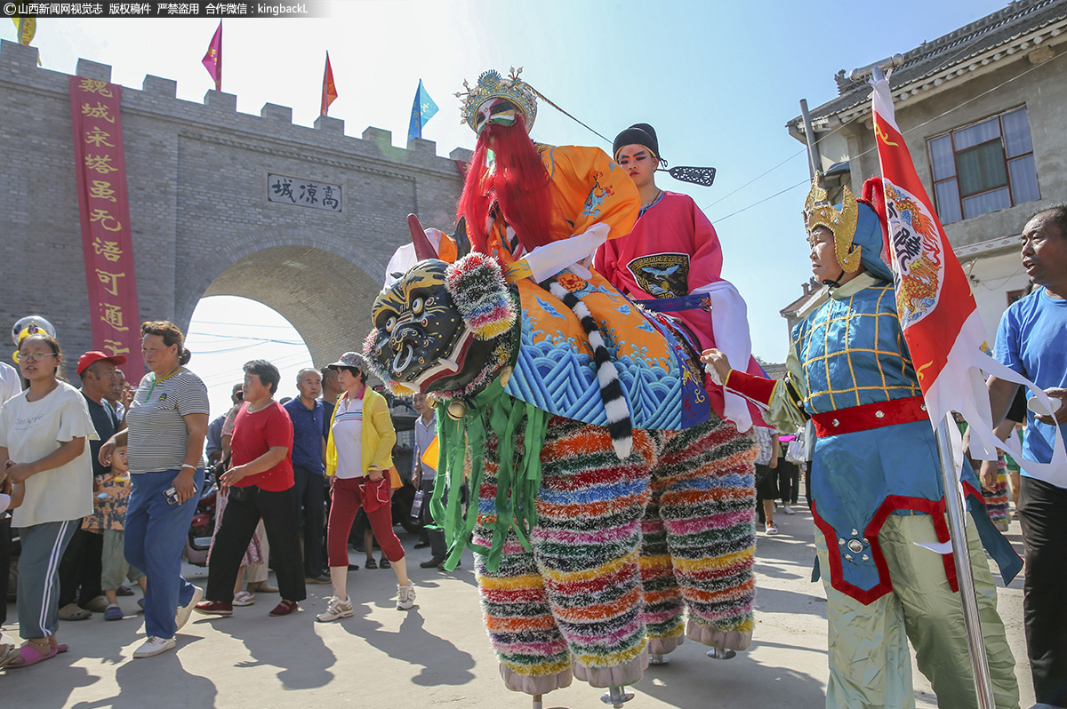      据了解，清河镇阳城村既是千年古村落，又是红色教育基地，高跷走兽表演也在从另一个角度助力着当地乡村旅游的发展。