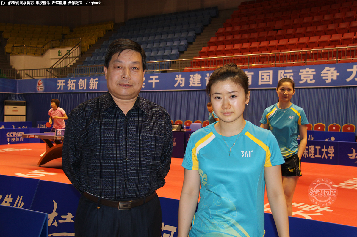      武志刚，国际级乒乓球裁判。曾多次参加世锦赛、世界杯、全运会、全国锦标赛及乒超联赛等国际、国内大赛的裁判工作。