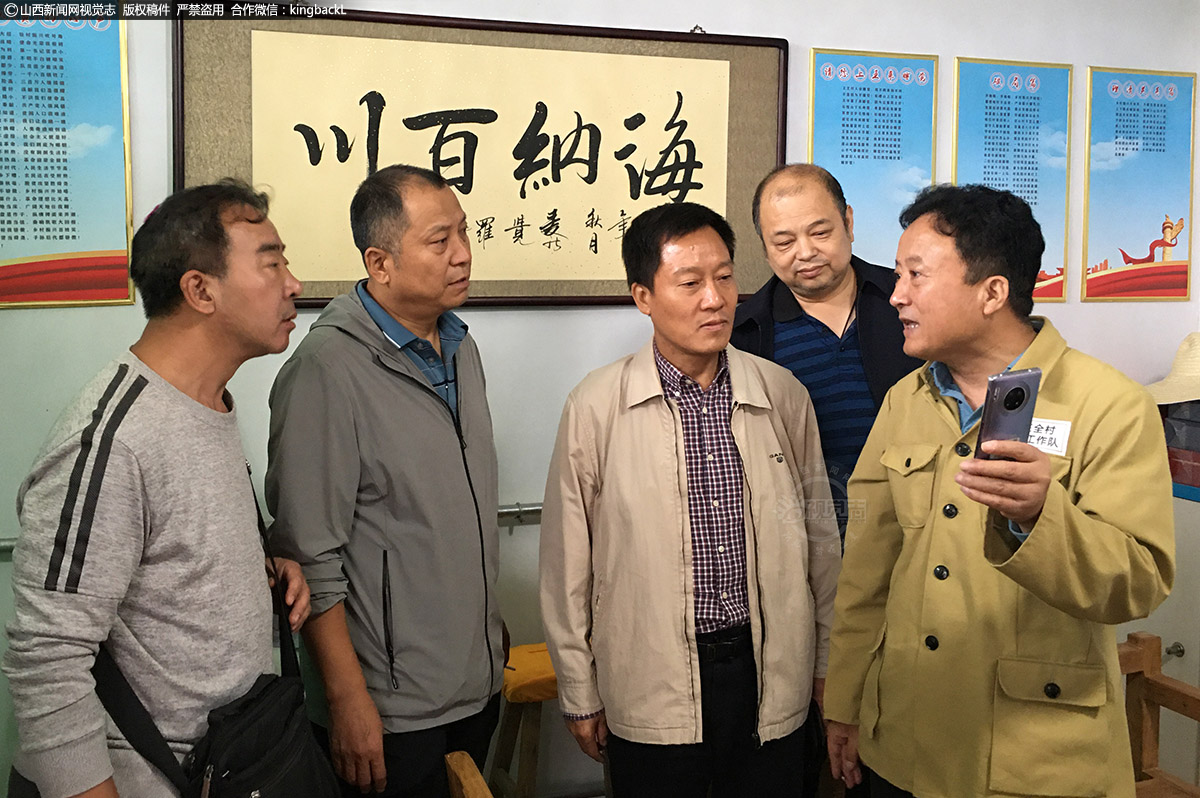      驻村工作队与村两委，在上王全村搭建直播网络销售平台，由付晓马书记亲自上场直播，利用“第一书记”这个金字招牌，在网上售卖振兴车间生产的三度塑形枕，同时培养更多村民学习直播带货。