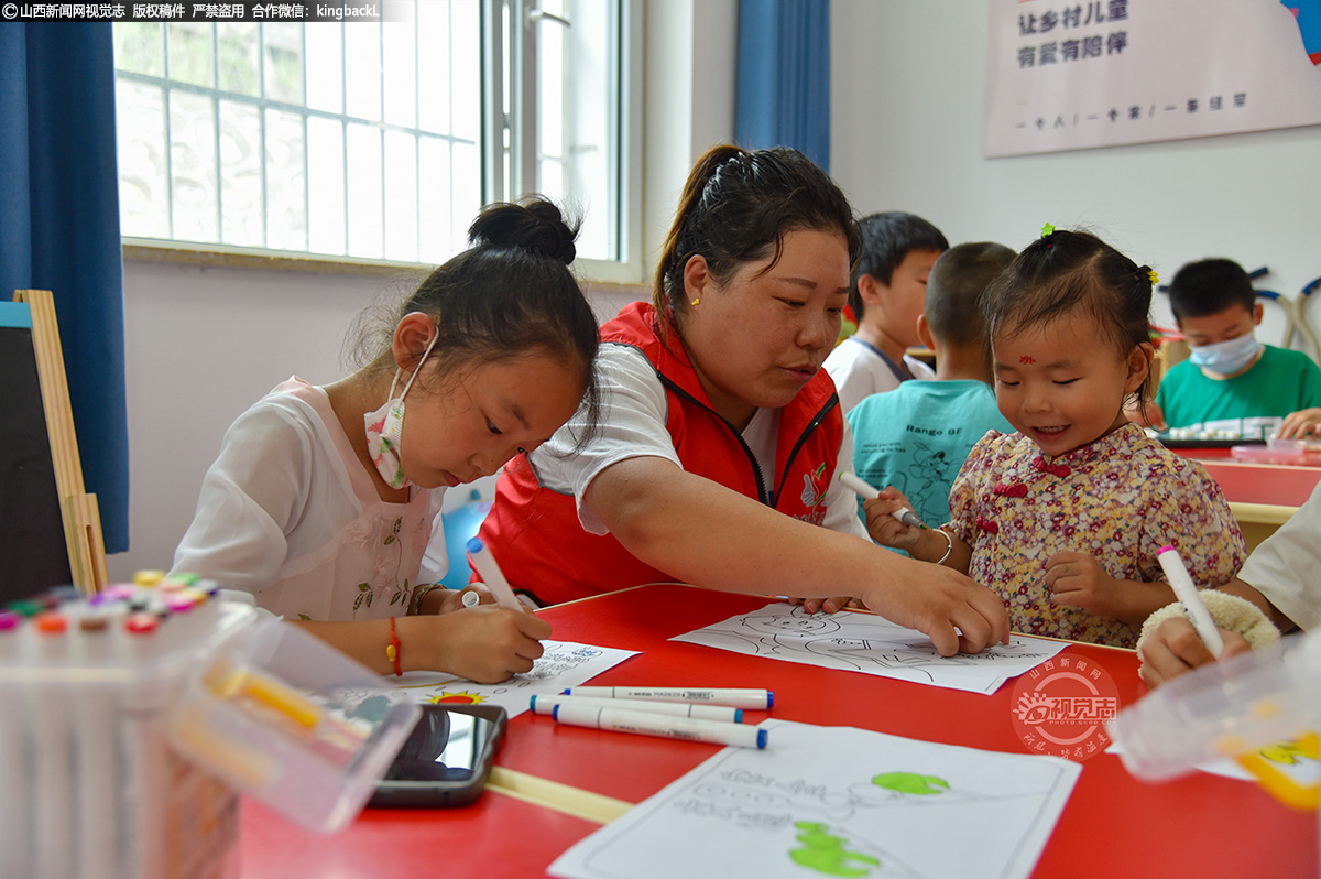      童伴之家成了孩子们温暖的港湾，在“童伴妈妈”的陪伴和关爱下，孩子们经常聚在一起，尽情地玩耍、学习，享受爱和陪伴。