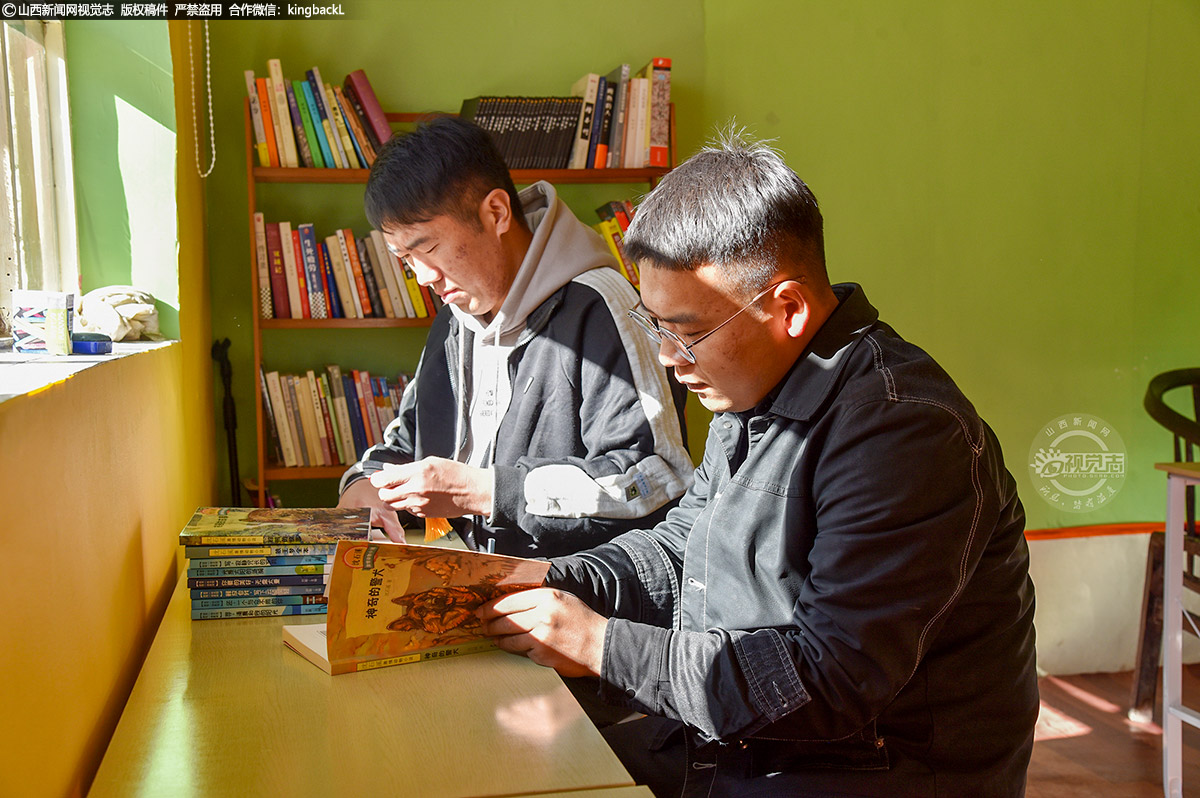      以文化人，凝心铸魂。王李军表示，下一步要根据广大群众的不同需求、不同文化水平，制定鼓励多读书、读好书的措施，激发乡亲们的读书热情，丰富大家的文化生活。