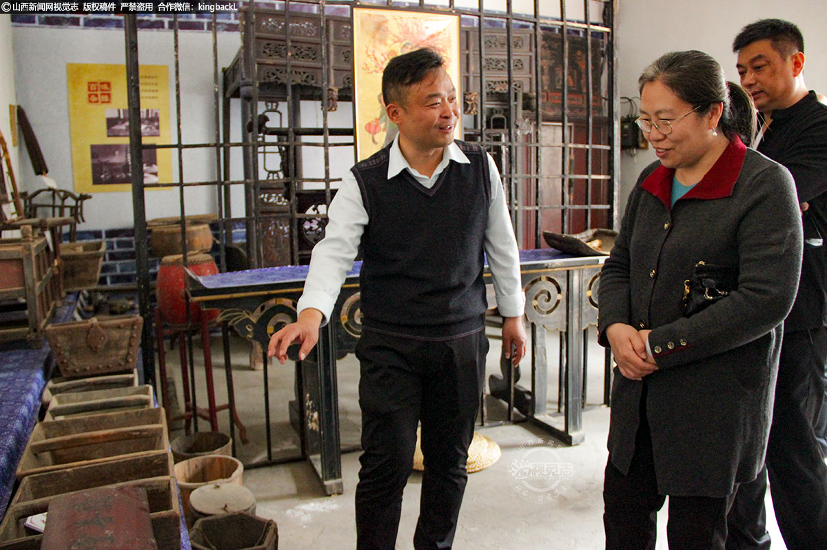      一些上了年纪的人走进这里，对这部记载乡村历史的立体“史书”进行阅读，通过触摸和审视馆内陈列的儿时用过、见过的老旧物件，感受农耕文化深厚的底蕴，重温乡村从岁月深处走来时留下的深刻足迹。