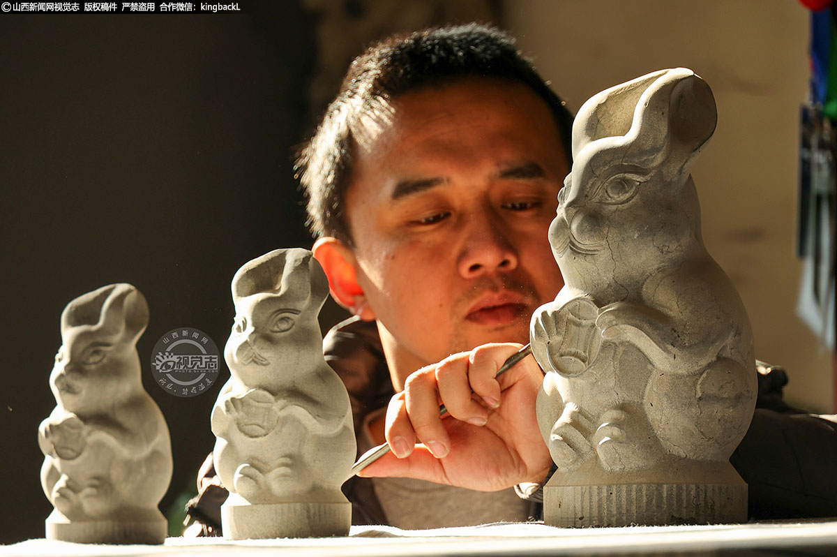      据悉，西庄村绛州石雕制作技艺有近千年历史，源于秦汉，兴于唐宋、元明时期。2017年，随着绛州石雕制作技艺入选省级非物质文化遗产名录，当地非遗石雕产业迅猛发展。