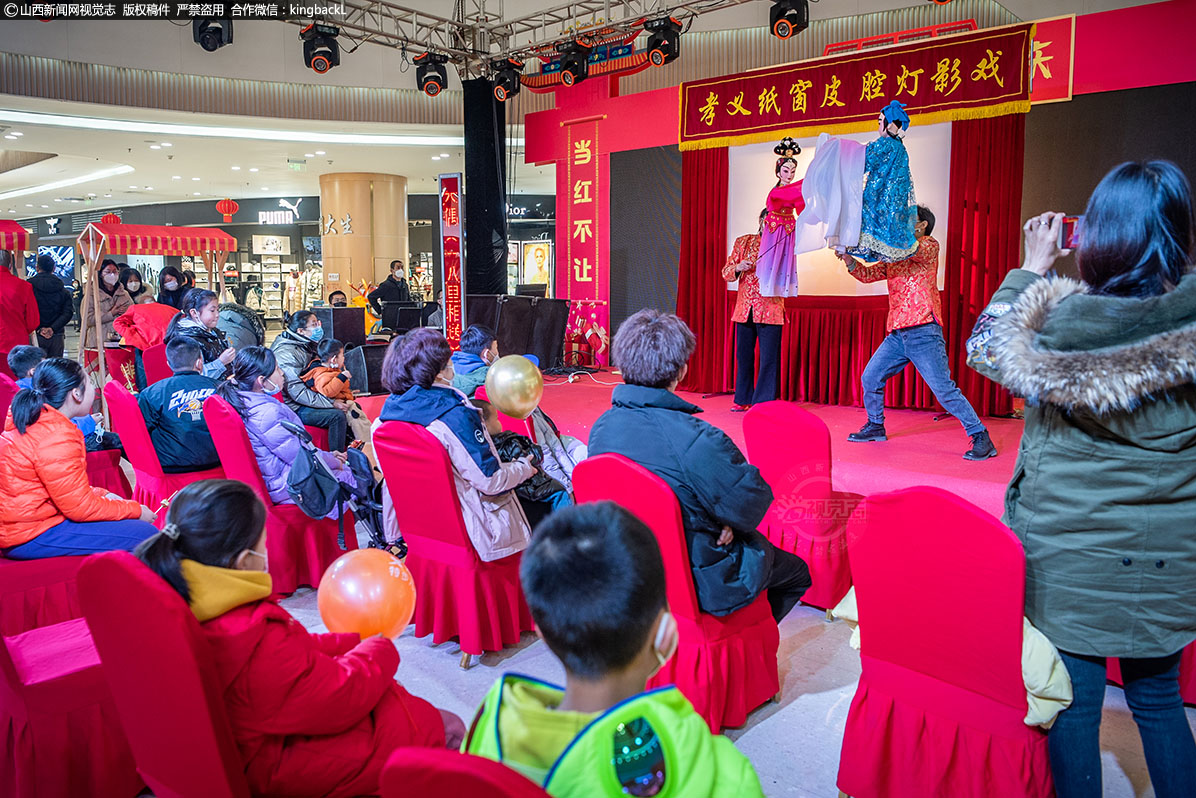      2023年已经到来，独具特色的非遗文化表演，为人们送上精美的文化大餐，也让人们更加憧憬一个更加美好的新年。