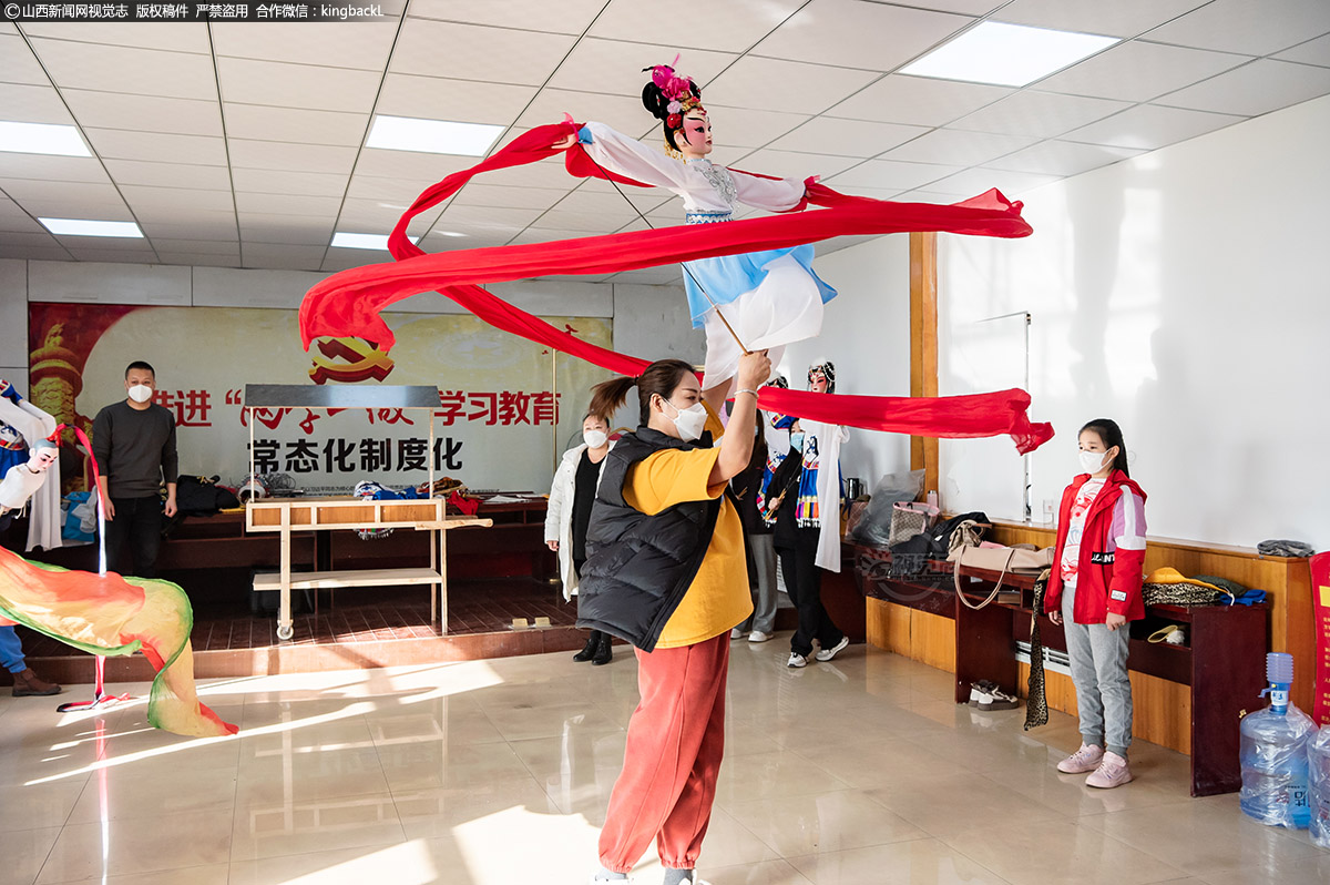      2017年，在孝义市委、市政府的关心支持下，剧团挂牌成立了孝义市非遗课程实践基地。同年4月，剧团入驻孝义完形木偶影视基地，完成了皮影雕刻室、演艺部、木偶道具服装制作部及多功能展示馆的改造装修。