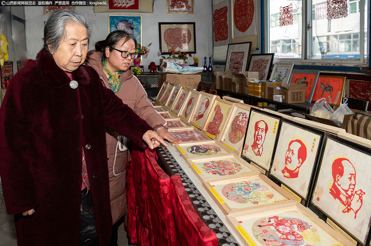      孝义剪纸，都以美化生活为动机，他们的剪纸作品，犹如一曲曲优美动人的民歌，寄托着老艺人对美好生活的向往和真挚情感，使人们深深地感到劳动人民的智慧和伟大。