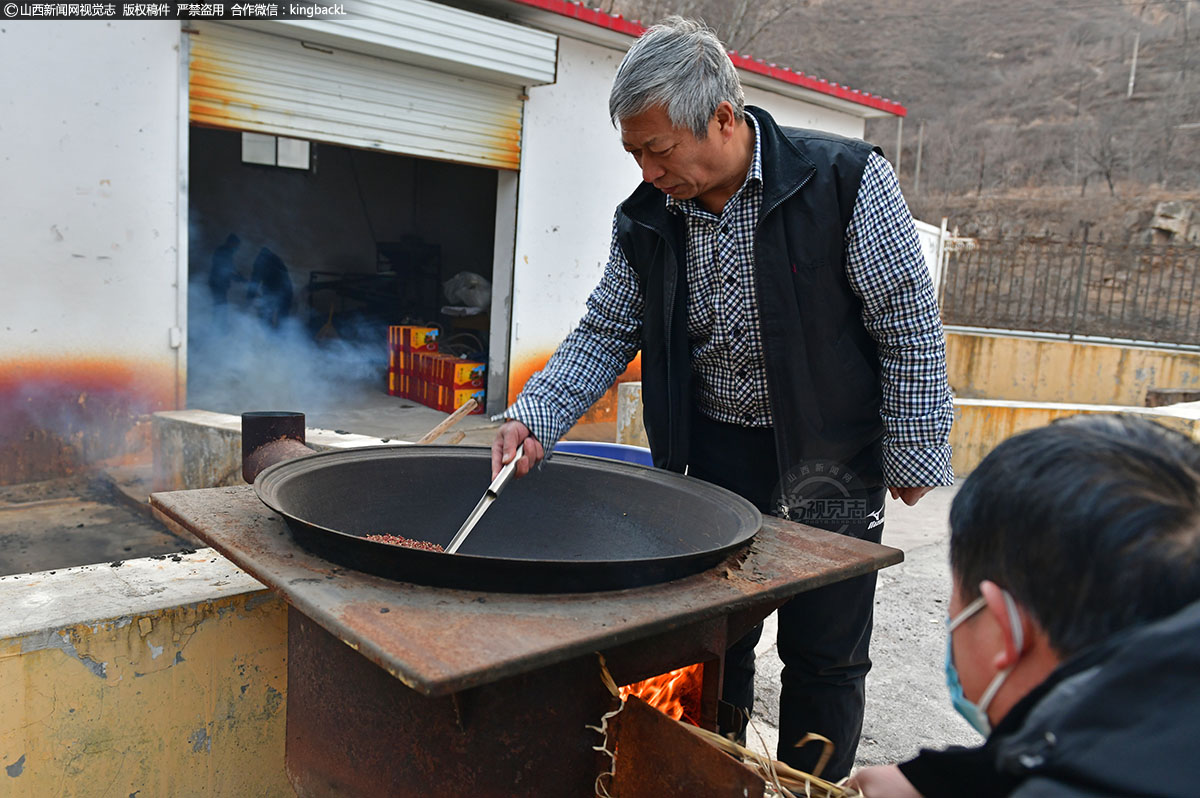      仅花椒一项，红山崖村可增加收入20多万元。目前红山崖、坪上、西建安三个村农副产品销售问题基本解决。