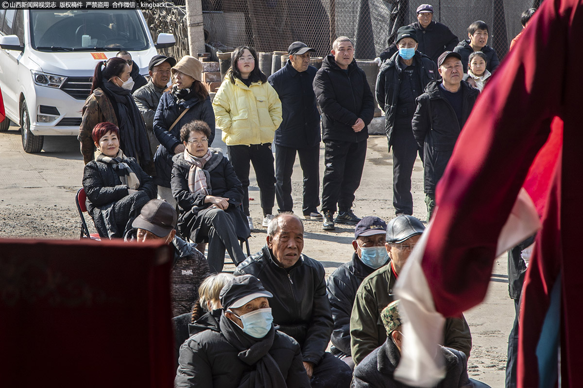      百姓耳熟能详的经典演出剧目轮番登场，把群众喜闻乐见的艺术送到百姓身边，不仅活跃和丰富了农村文化市场，也丰富了群众的精神文化生活。