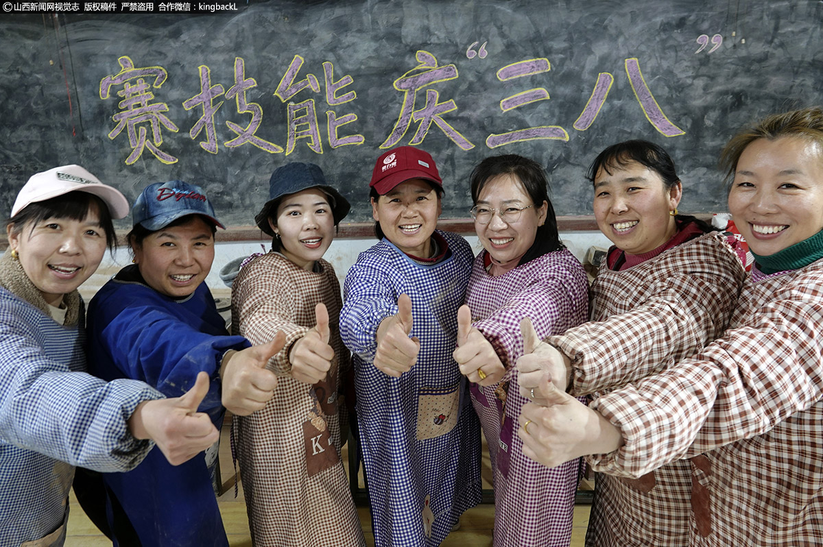      在三八妇女节到来之际，这些农家女工艺师们用她们的精湛技艺进行比拼，在过程中同进步，在比赛中凝聚团队力量，展现别样的巾帼风采。