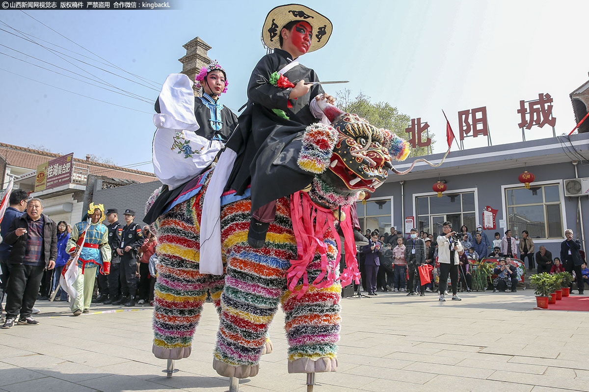      如今，当地的非遗高跷走兽不仅展示了当地稷山文化的魅力，还让游客和当地群众近距离感受这一传统文化，促进农旅和文旅融合发展，助力乡村振兴。