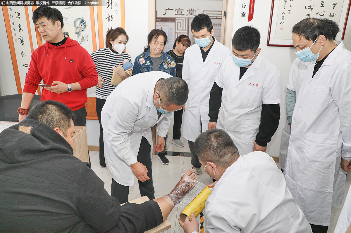      哪里有困难，孙江和他的团队就出现在哪里，发挥技艺之所长，大施医者之仁心，赢得了当地群众的好评。