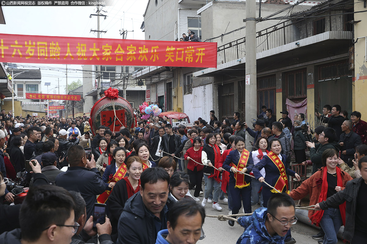      这一惊险、刺激的竞技运动，被村民一代一代传承下来并不断发扬光大，逐渐演变为一种民俗活动，成为全国绝无仅有的跑鼓车文化。