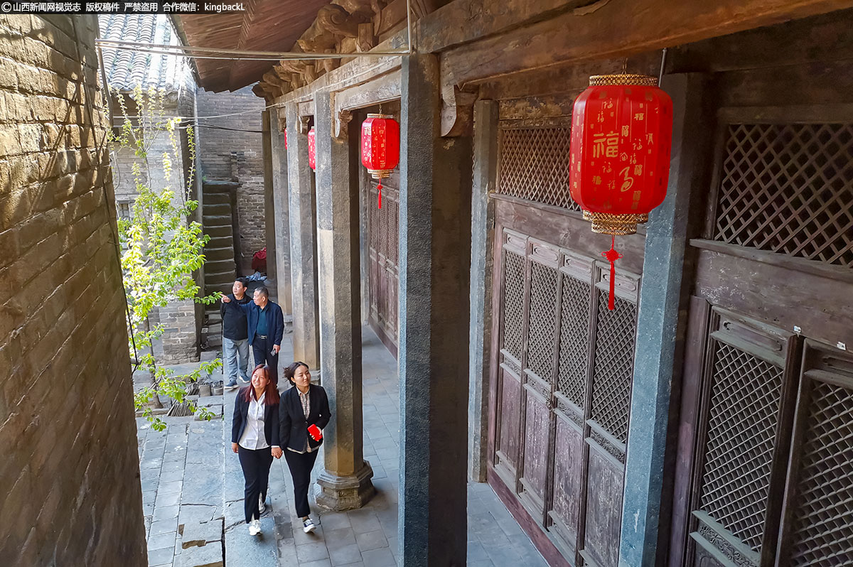      过文旅融合发展的方式，大力打造乡村旅游新名片，带动村民增收致富，让传统村落焕发新生机。走出一条村民参与、共同保护、共同开发、共同受益的独特乡村振兴特色之路。