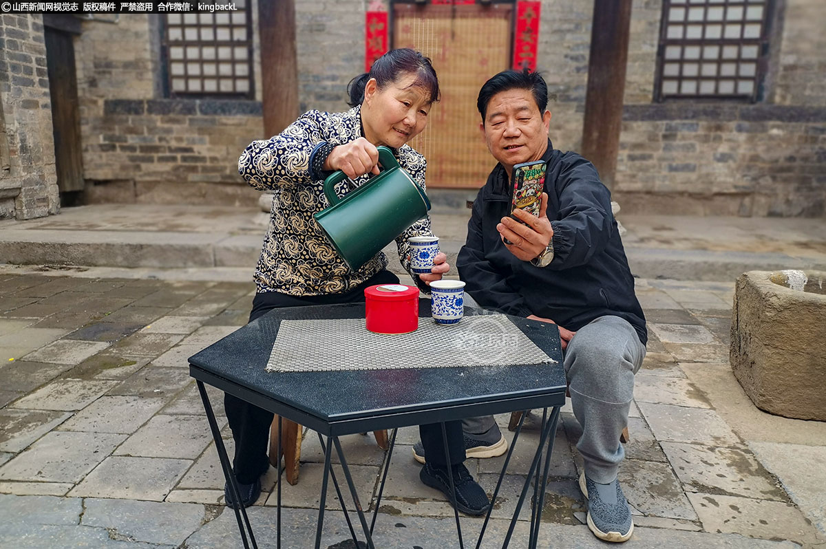      当地坚持在“传统村落+生态+文化+发展”方面做文章，打造生态环境优美、村容村貌整洁、产业特色鲜明、乡土文化繁荣、公共服务健全、农民生活幸福的休闲旅游观光地。