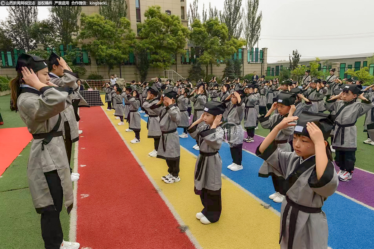      通过本次“开笔礼”活动，不仅可以让孩子们传承和弘扬国学经典，在吟诵中继承和发扬中华经典文化的精髓，感受国学经典的优美意境，同时也让国学文化在孩子心中发芽，帮助他们在传统文化的熏陶中快乐成长。