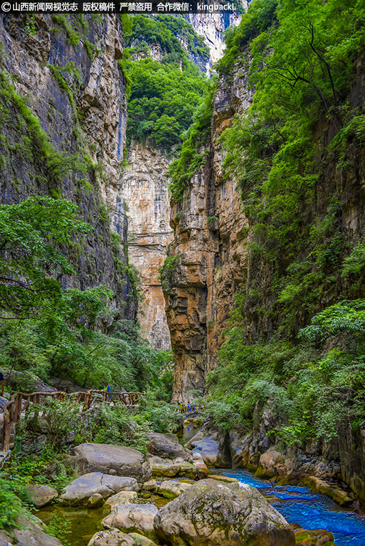      这里集江河峡谷、石灰岩地区干旱峡谷和溪流峡谷诸般景致为一体，是“大美太行在山西”的典型代表。