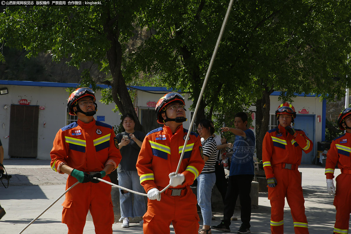      据阳泉市矿区消防救援大队有关负责人介绍，矿区大队他们坚持“练为战”的指导思想，按照“全面抓技能，突出强体能”的练兵思路，扎实开展夏季体能训练。