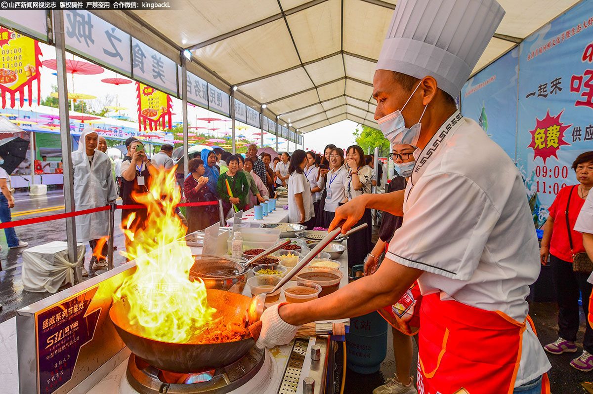      为期两天的活动，还增添了集中推介、美食电音、旅游体验等“鲜味永济，好吃河鲜”系列内容，吸引了八方宾朋尽享舌尖上的盛宴、畅玩不一样的永济。