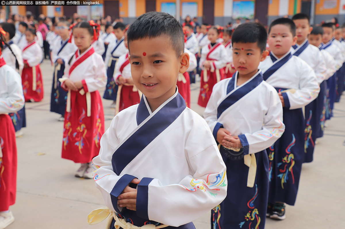      举办开笔礼，就是让同学们在庄重的仪式中接受勤学苦读、尊师孝亲、崇德立志、仁爱处世的中华传统文化精髓。