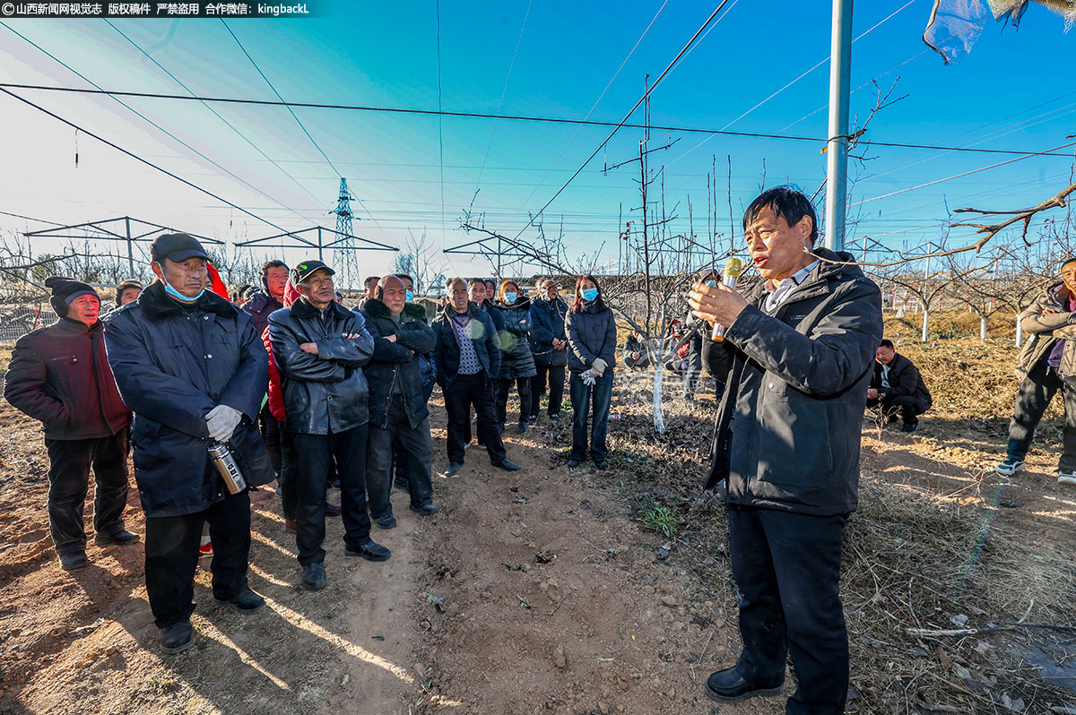      通过理论与实践相结合、通俗易懂的语言，使果农很快理解掌握了冬季果树修建的关键技术，受到果农的一致好评。