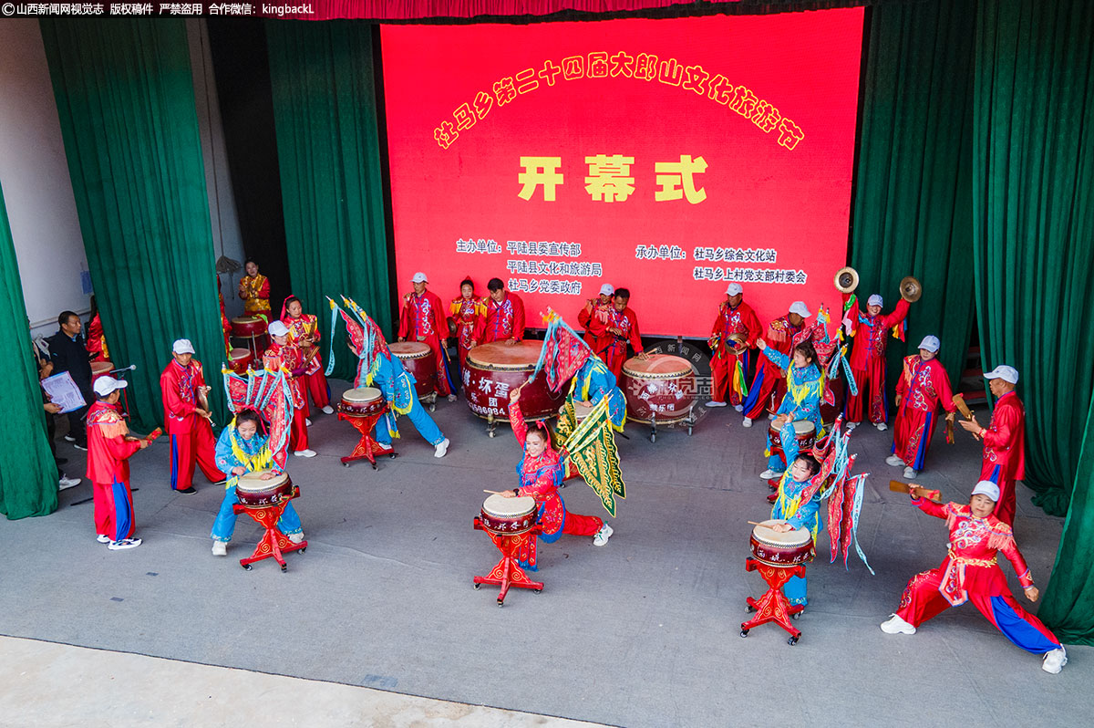      4月11日，大郎山文化旅游节如期开幕。活动现场，来自杜马乡的群众献上了丰富多彩的文艺节目。