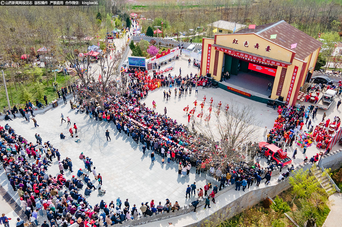      随着春风拂面，平陆县杜马乡迎来了第24届大郎山文化旅游节。此次活动旨在进一步推进文化和旅游深度融合发展，着力打造乡村旅游品牌，并以此为契机，辐射带动当地群众增收致富，推动乡村振兴和经济高质量发展。（■本期摄影：权永军）