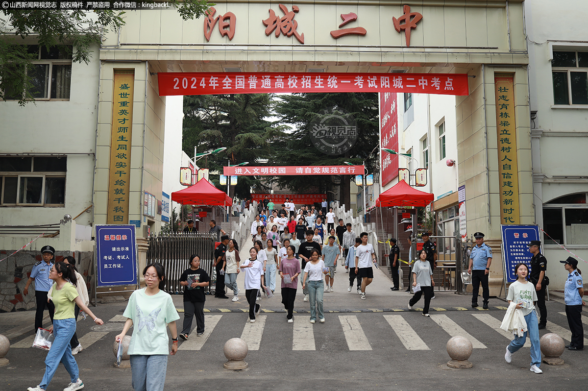      6月7日，山西阳城县二中考点。首门考试结束 ，考生陆续走出考场。（山西新闻网特约摄影师：赵海斌）