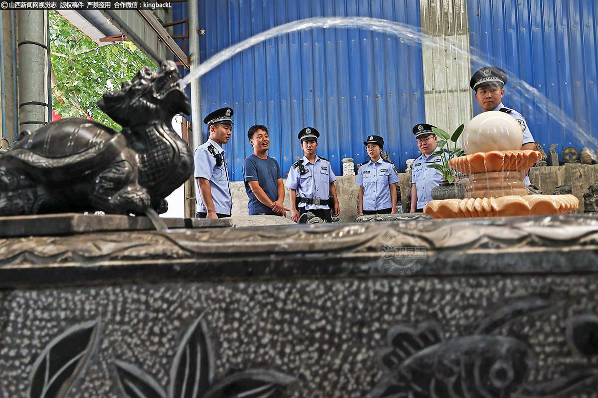      民警还表示将加强园区周边的治安巡逻和防范工作，为石雕作品的销售和传承提供一个安全稳定的环境。